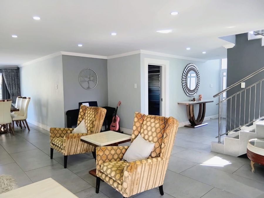 5 Bedroom Property for Sale in Beacon Bay Eastern Cape